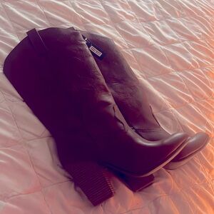 Code west Women’s high heel boots size 9.5